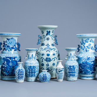 Tien diverse Chinese blauw-witte vazen, 19de/20ste eeuw