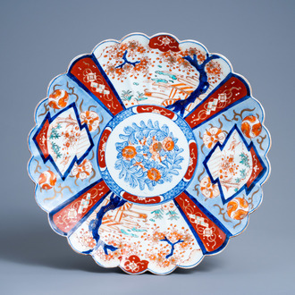 A large Japanese lobed Imari charger with floral design, Meiji, 19th/20th C.