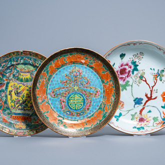 Trois assiettes en porcelaine de Chine famille rose, 18ème/19ème siècle