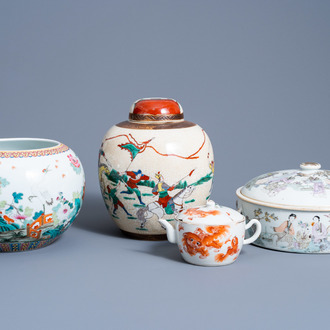 A varied collection of Chinese polychrome porcelain, 19th/20th C.