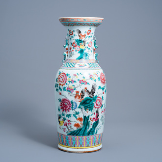 A Chinese famille rose 'roosters' vase, 19th C.
