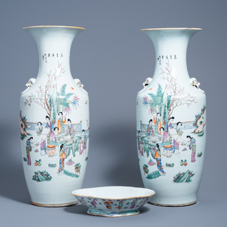 Une paire de vases en porcelaine de Chine famille rose à décor de dames à loisir et un bol à décor d'immortels, 19ème/20ème siècle