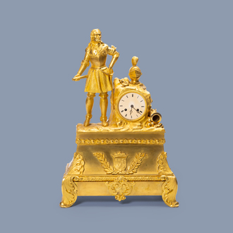 A large French gilt bronze mantel clock with on top a general, 19th C.