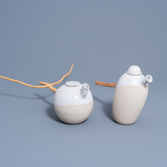 Frits Vandenbussche (1942): Two partly glazed stoneware teapots and covers with wood handles, 20th C.