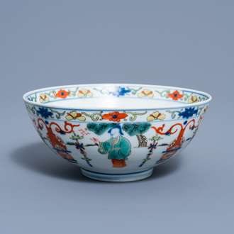 A Chinese wucai bowl with figures in a garden, Wanli mark, 19th/20th C.