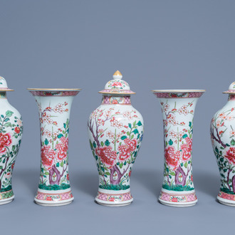 A Samson porcelain Chinese famille rose style five-piece garniture with floral design, Paris, 19th C.