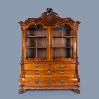 A Dutch walnut veneered wood lion feet cabinet, 18th/19th C.