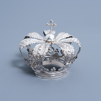 A Spanish silver crown modelled after the Spanish royal crown, Meneses Madrid mark, 19th/20th C.