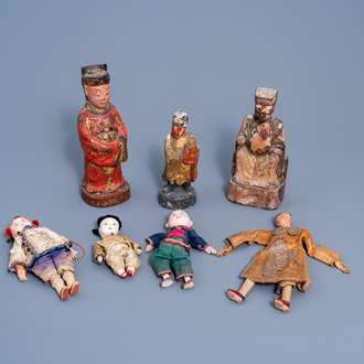 Seven various Chinese wood sculptures and dolls, 19th/20th C.
