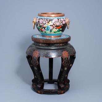 A Chinese lacquered wood stand with cloisonné top with a crane and a cloisonné jardinière with birds among blossoming branches, 20th C.