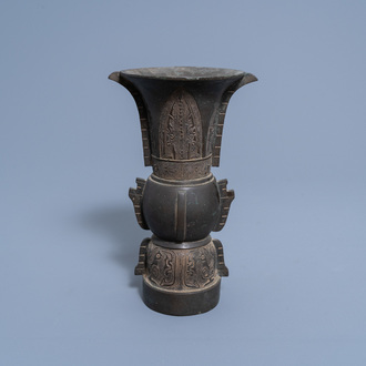 A Chinese bronze 'gu' vase, 19th/20th C.