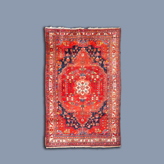 A Persian Hamadan rug with floral design, wool on cotton, first quarter of the 20th C.