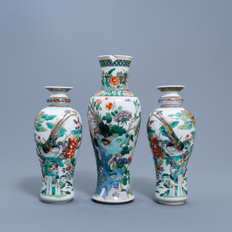 Three Chinese famille verte vases with birds among blossoming branches, 19th/20th C.