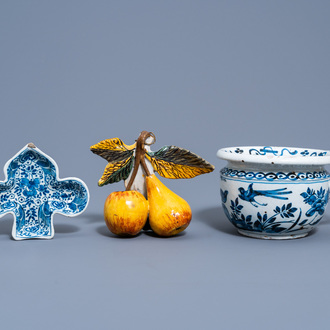 A Dutch Delft blue and white chamber pot, a dish and a polychrome apple and pear fruit group, 18th C.
