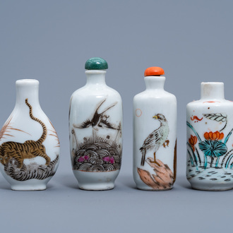 Four various Chinese polychrome enamelled snuff bottles, 19th/20th C.