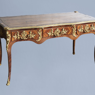 An extremely fine French Louis XV style gilt bronze chinoiserie mounted kingwood bureau plat, mid 18th C.