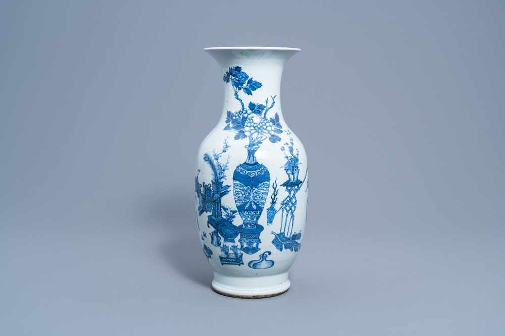 A Chinese blue and white 'antiquities' vase, 19th C.