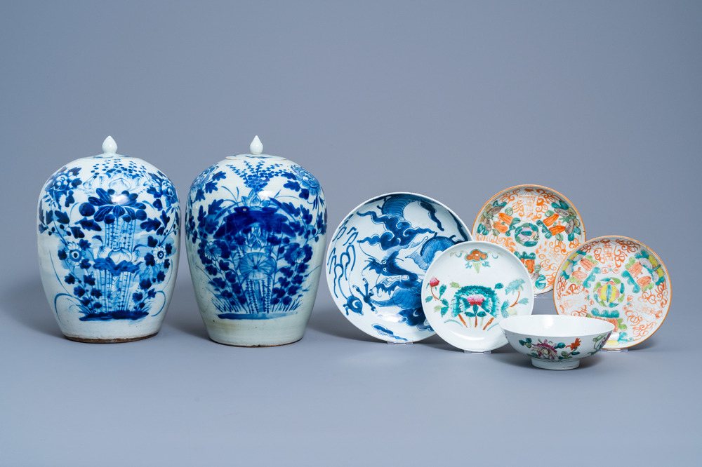 A varied collection of Chinese blue, white and famille rose porcelain, 19th/20th C.